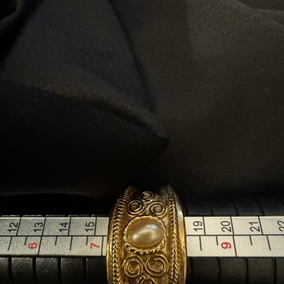 RING GOLD W Pearl like gem. Sz 8 ESTATE SALE FIND Vintage scroll beading… - Picture 6 of 7